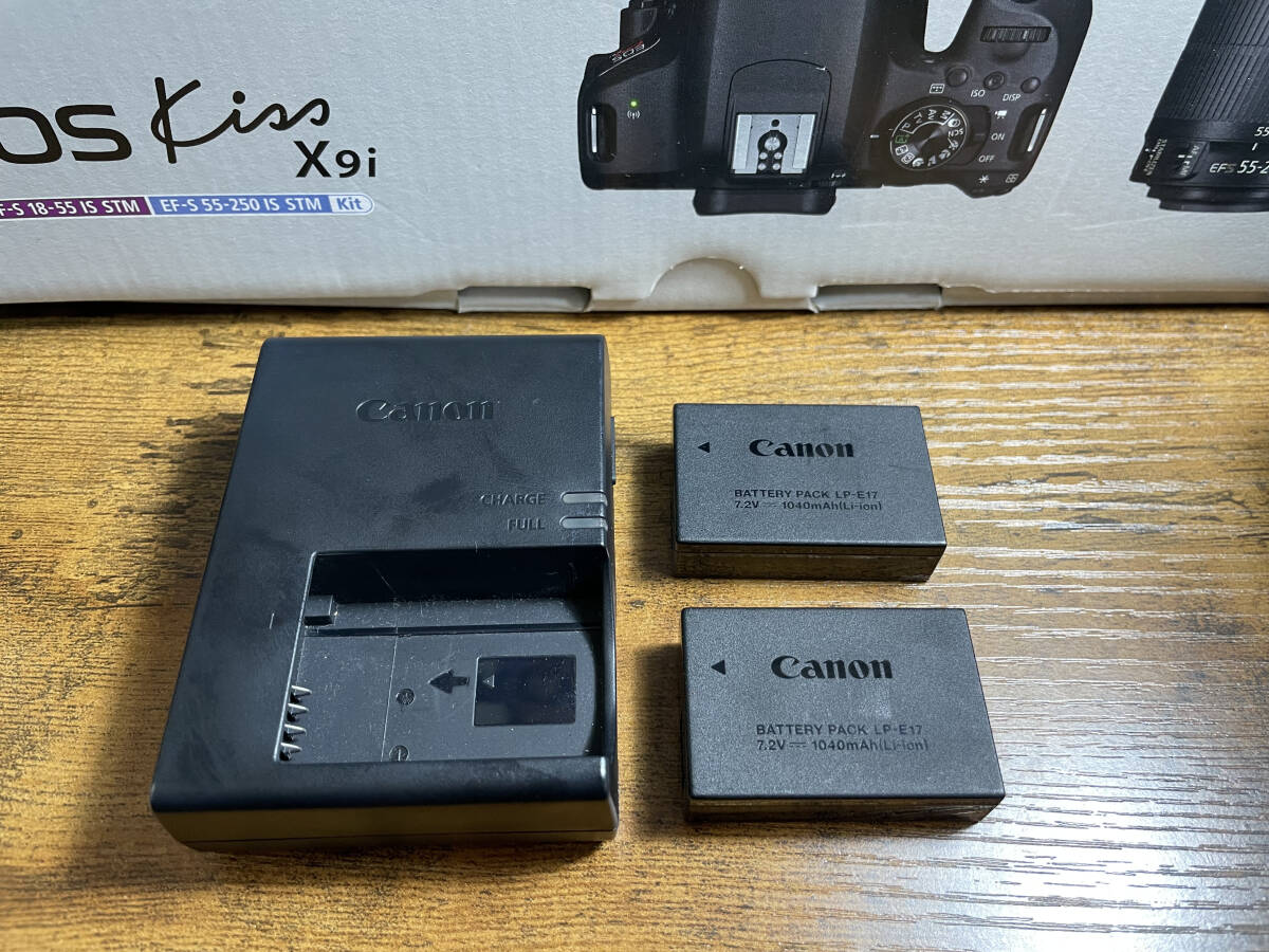 【中古品】Canon EOS kiss X9i & 50mm f1.8 STM & α (バッテリー, レンズフィルター) セット 通電動作確認済み 箱付 取扱説明書付の画像3