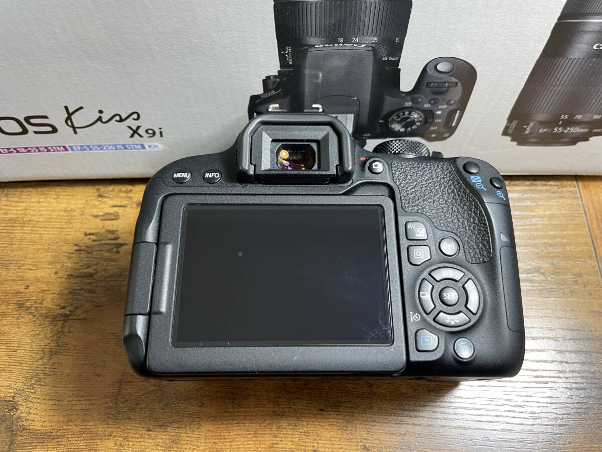 【中古品】Canon EOS kiss X9i & 50mm f1.8 STM & α (バッテリー, レンズフィルター) セット 通電動作確認済み 箱付 取扱説明書付の画像5