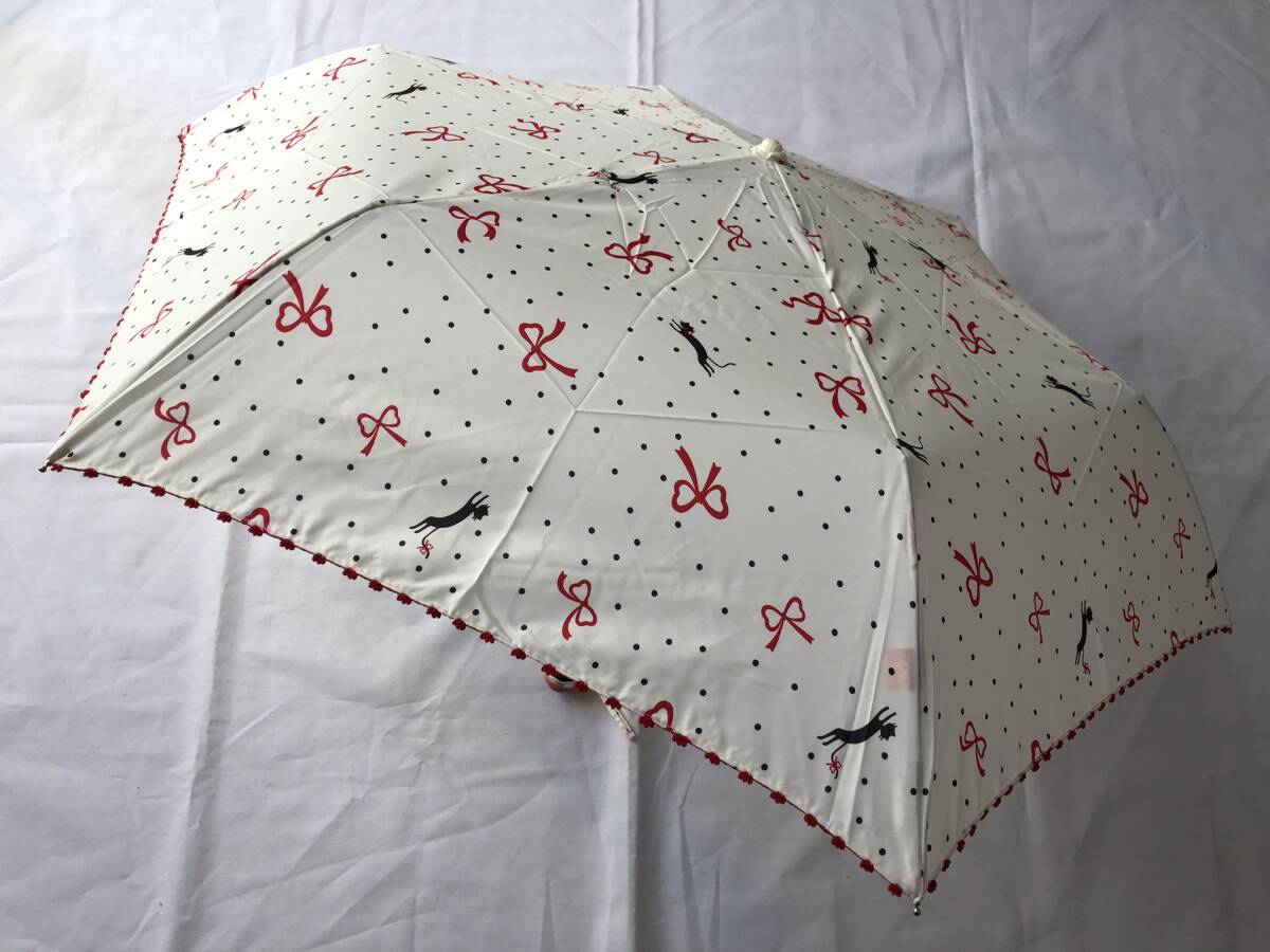 折りたたみ傘　軽量　レディース 雨傘　日傘　新品 猫＆リボン＆ドット柄（プチトートバッグ袋入り）　白_画像1