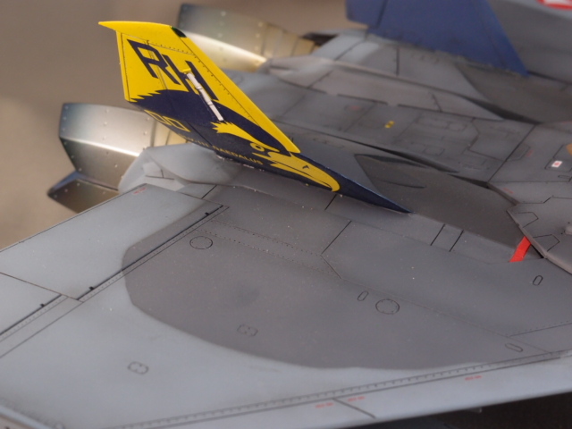 ハセガワ　1/72 VF-0C（単座型デルタ翼機） “VMFAT-203 ホークス”　塗装済完成品　マクロス　バルキリー　フェニックス_画像4