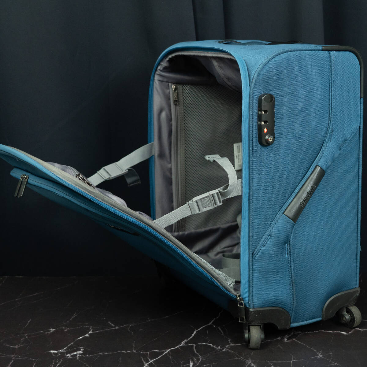 タテ開きスーツケース　SAMSONITE　サムソナイト　スーツケース ピエノ スピナー50　39L　2.7kg　機内持込可　ソフトタイプ_画像1