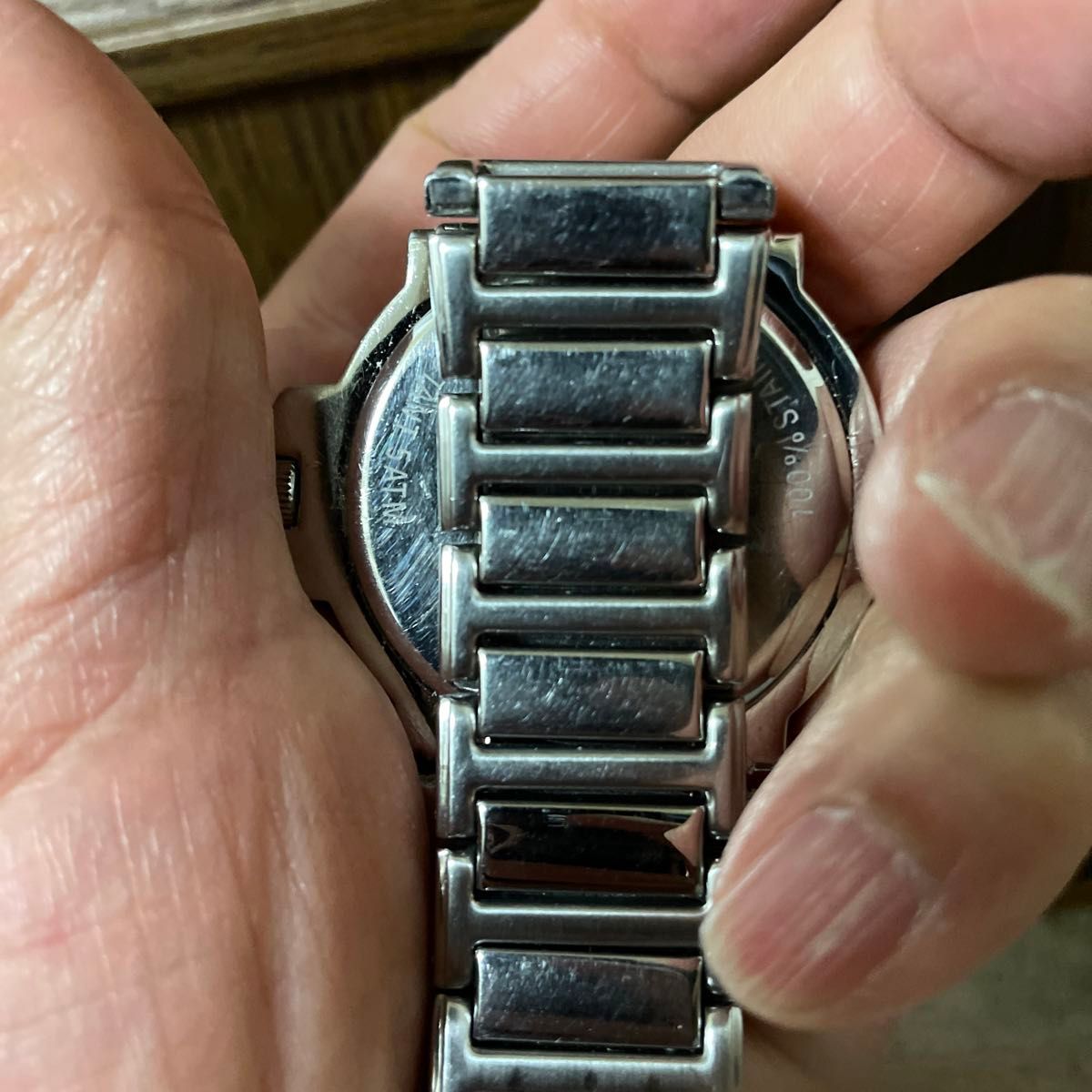 トミーヒルフィガー腕時計　腕周り18電池切れカレンダー破損