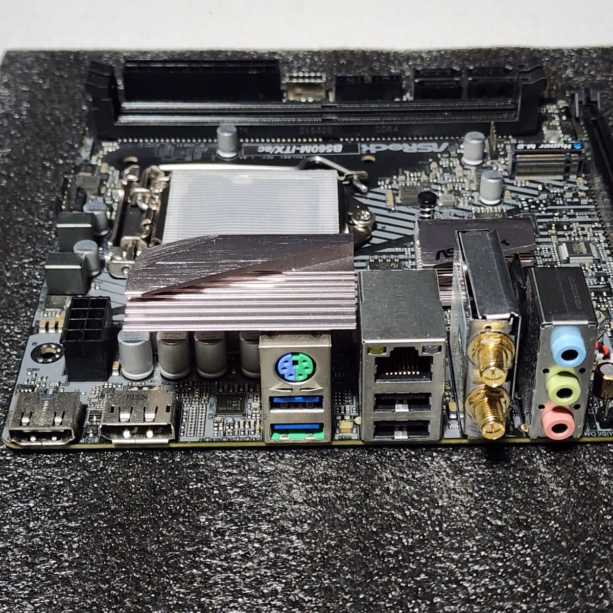 ASRock B560M-ITX/ac IOパネル付属 LGA1200 Mini-ITXマザーボード 第10・11世代CPU対応 最新Bios 動作確認済 PCパーツの画像4