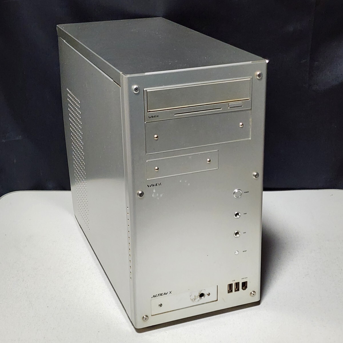 【送料無料】星野金属 WINDY ALTIUM X ミドルタワー型PCケース(ATX) ケースファン×3基搭載 フルアルミ製の画像1