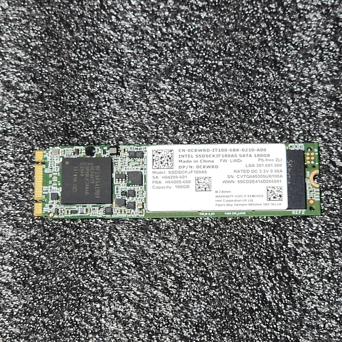 INTEL Pro 2500 SERIES SSDSCKJF180A5 180GB SATA SSD フォーマット済み PCパーツ M.2 2280 動作確認済みの画像1