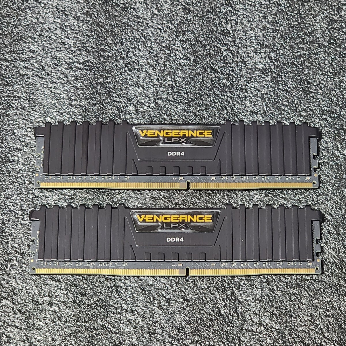 CORSAIR VENGEANCE LPX DDR4-2666MHz 16GB (8GB×2枚キット) CMK16GX4M2A2666C16 動作確認済み デスクトップ用 PCメモリ の画像1