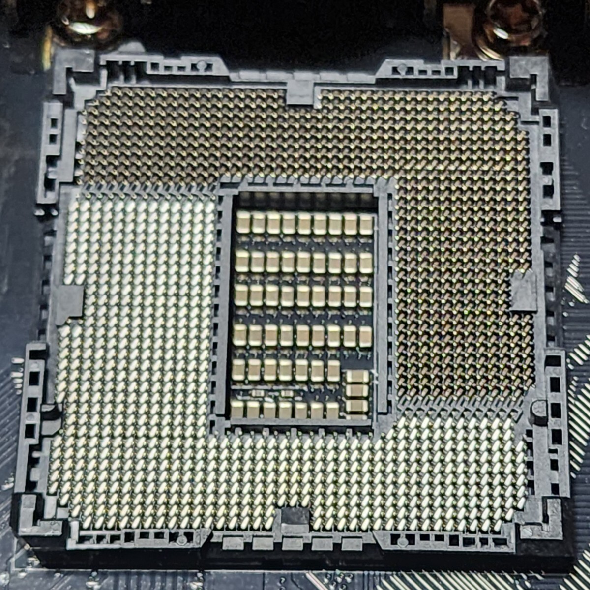 ASUS TUF GAMING B560M-PLUS IOパネル一体型 LGA1200 MicroATXマザーボード 第10・11世代CPU対応 最新Bios 動作確認済 PCパーツの画像4