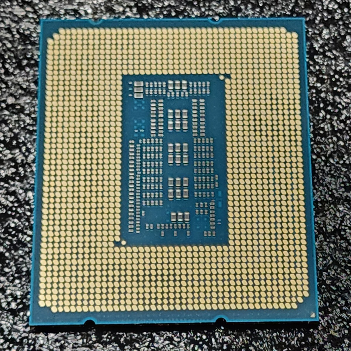 CPU Intel Core i7 13700F 2.1GHz 16コア24スレッド RaptorLake PCパーツ インテル 動作確認済みの画像2
