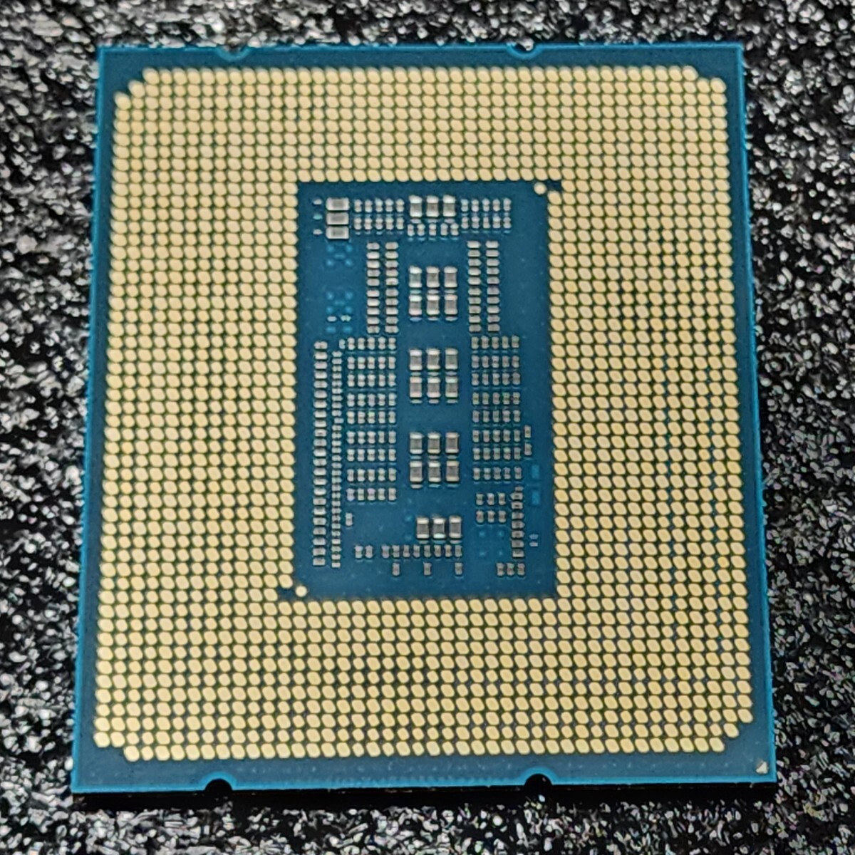 CPU Intel Core i7 13700F 2 1GHz 16コア24スレッド RaptorLake CPU Intel Core i7 13700F 2 1GHz 16コア24スレッド RaptorLake