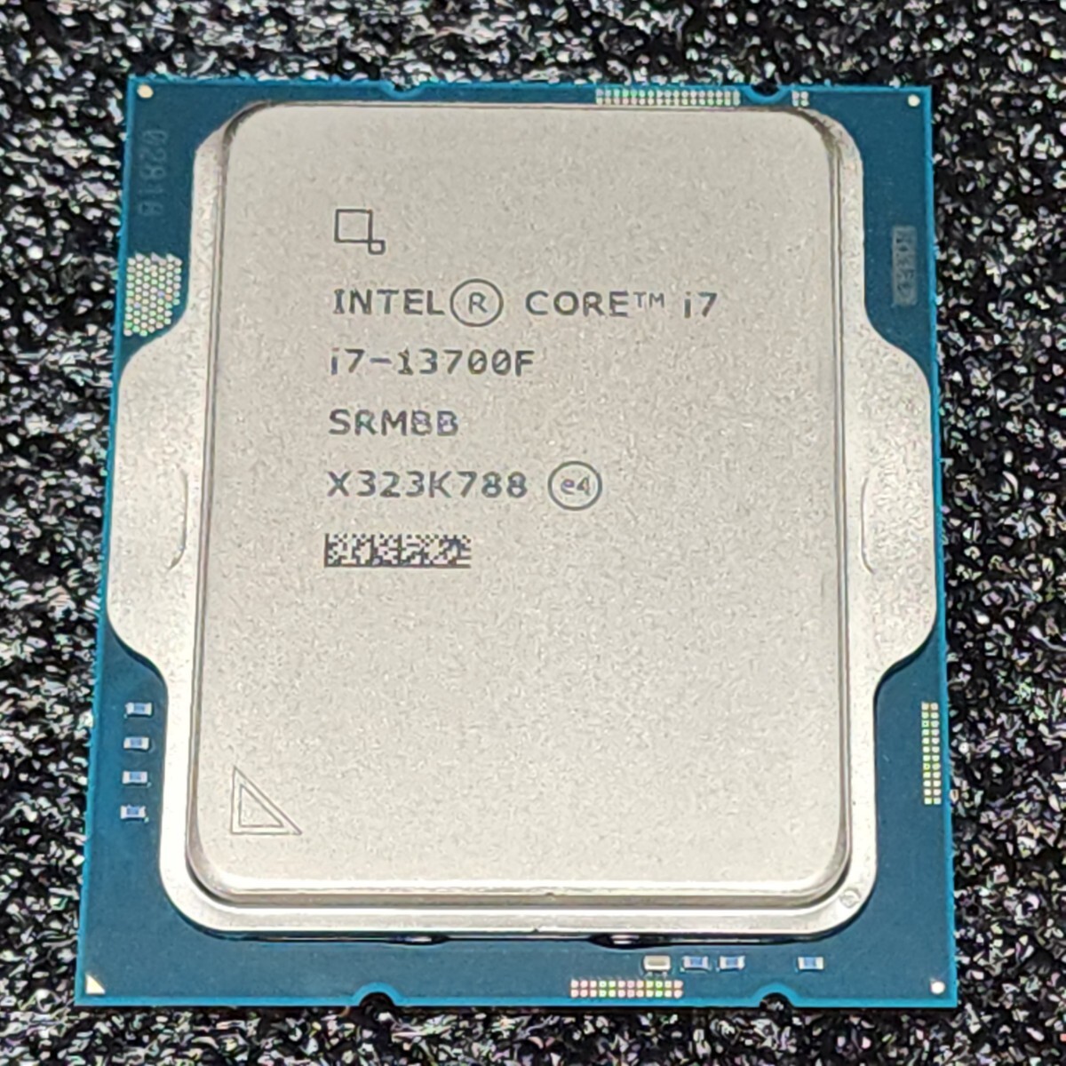 CPU Intel Core i7 13700F 2.1GHz 16コア24スレッド RaptorLake PCパーツ インテル 動作確認済みの画像1