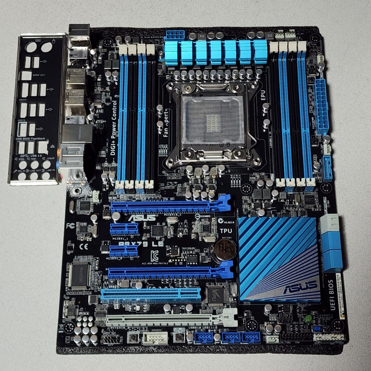 ASUS P9X79 LE IOパネル付属 LGA2011 ATXマザーボード 最新Bios 動作確認済 PCパーツの画像1