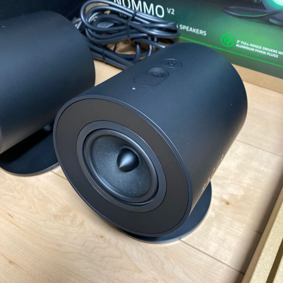 極上品 Razer Nommo V2 Bluetooth 5.3 ワイヤレス サブウーファー RGBライティング ゲーミングスピーカー RZ05-04750100-R3A1 オーディオ_画像2