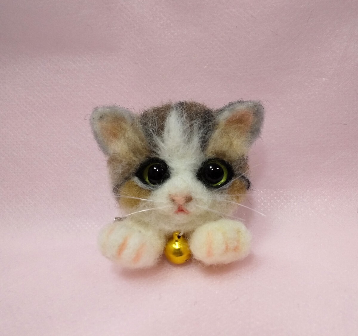 羊毛フェルト　猫　ブローチ　ネコ　ねこ　ミニチュア　ハンドメイド　アクセサリー_画像1