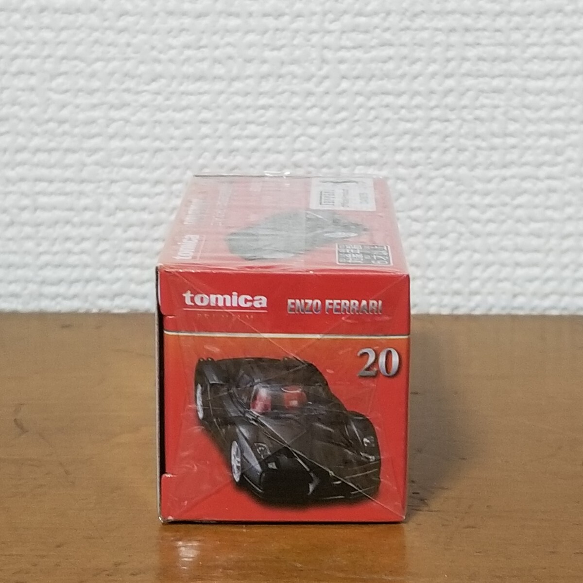 トミカプレミアム 20 エンツォ フェラーリ (トミカプレミアム発売記念仕様) クリアケース付きの画像2