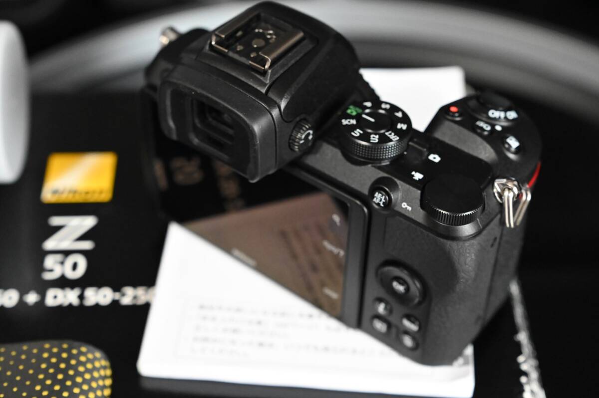 【送料無料★極上品★ショット数1620枚】Nikon Z50 ダブルズームキット NIKKOR DX16-50mm/DX50-250mm ニコン ミラーレス一眼の画像4
