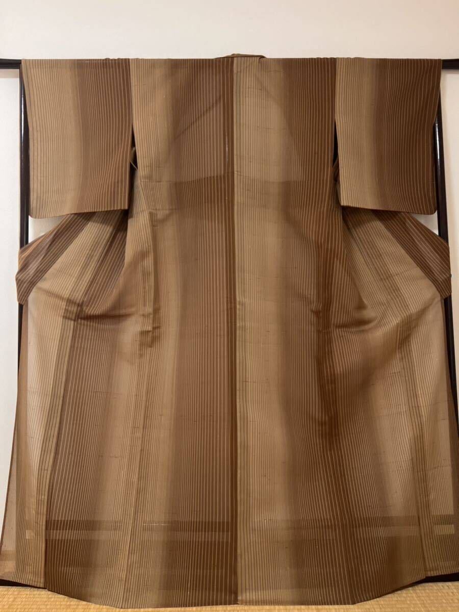 未使用 紗 紬 着物 茶系 しつけ糸付き 和装 縦縞 逸品 着丈162cmの画像1