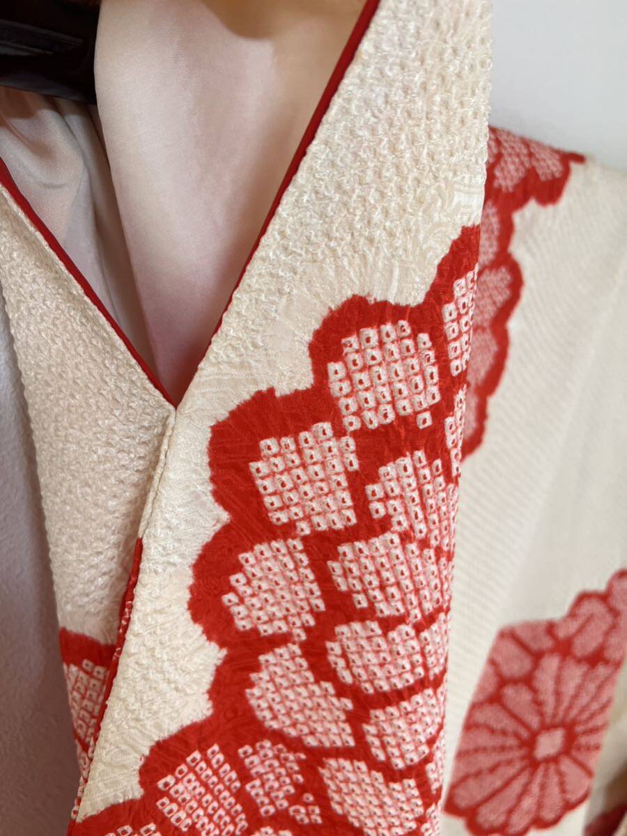 逸品 振袖 総絞り 菊紋 赤 白 着物 晴着 正絹 呉服 祝着の画像5