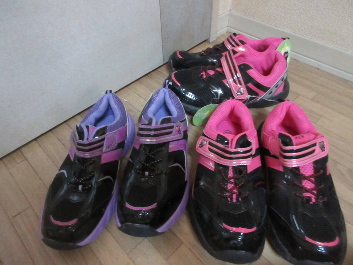 ④ для девочки спортивные туфли чёрный земля . розовый, лиловый 3 пар комплект 23.,23.5.