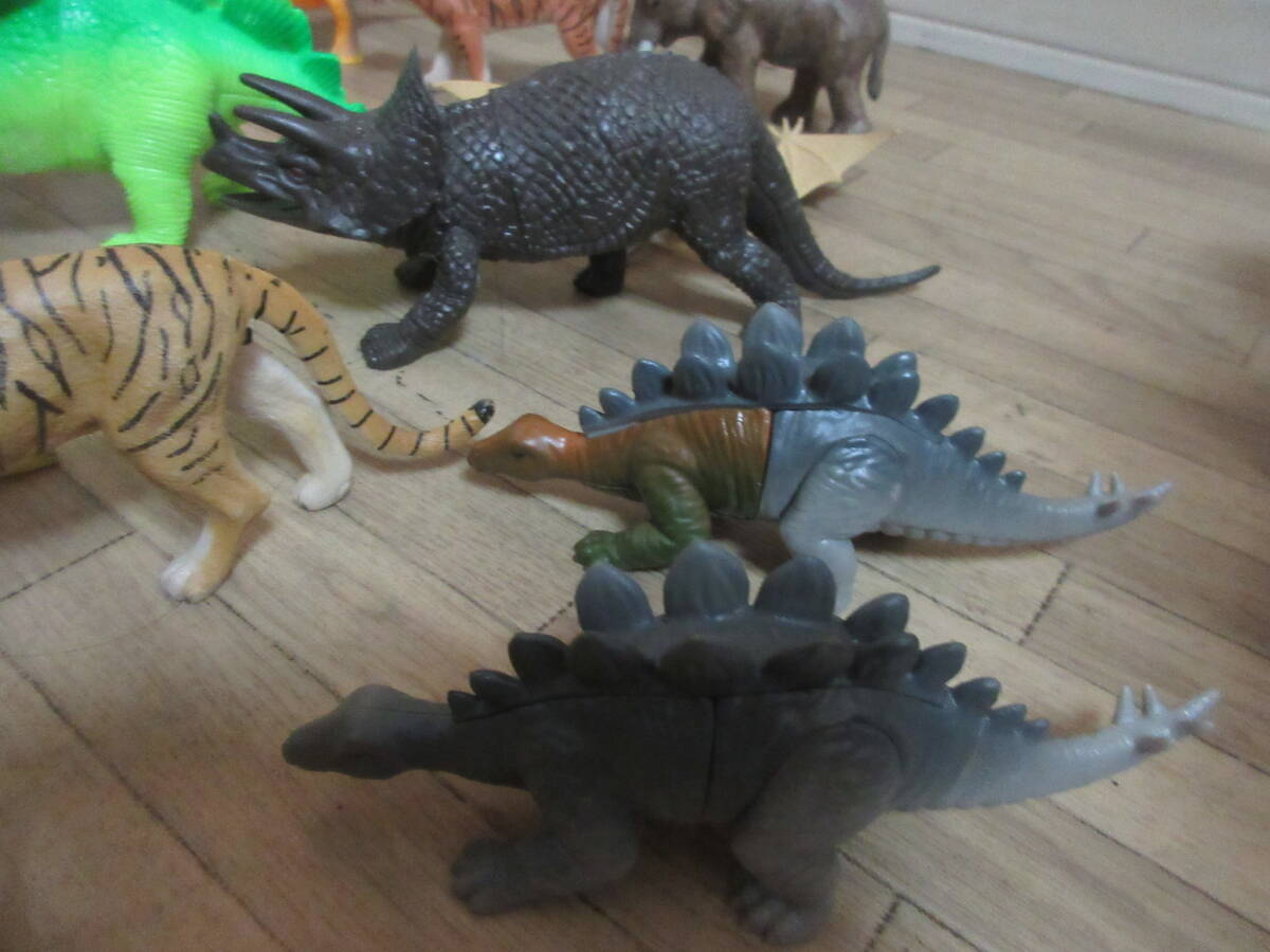 ④フィギュア　恐竜＆動物　16体セット_画像2
