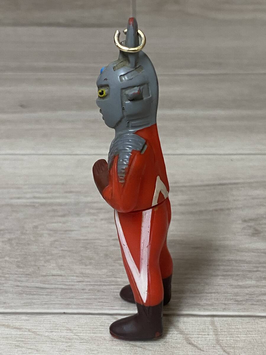 当時物　昭和レトロ　円谷プロ ウルトラマン ペンダント ソフビ フィギュア 人形 約9.5cm　２個セット　　_画像6