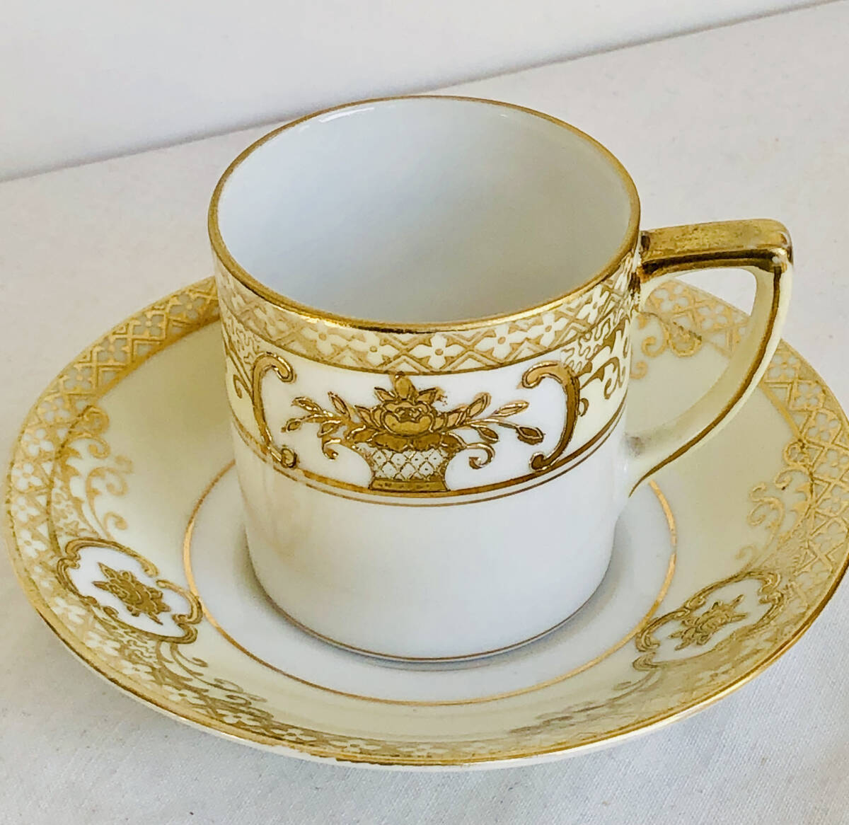 1910 period Old Noritake maru ki seal peak up gold paint hand paint Gold flower pattern small cup and saucer A