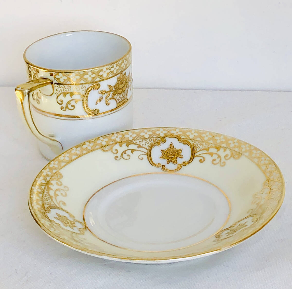 1910 period Old Noritake maru ki seal peak up gold paint hand paint Gold flower pattern small cup and saucer A