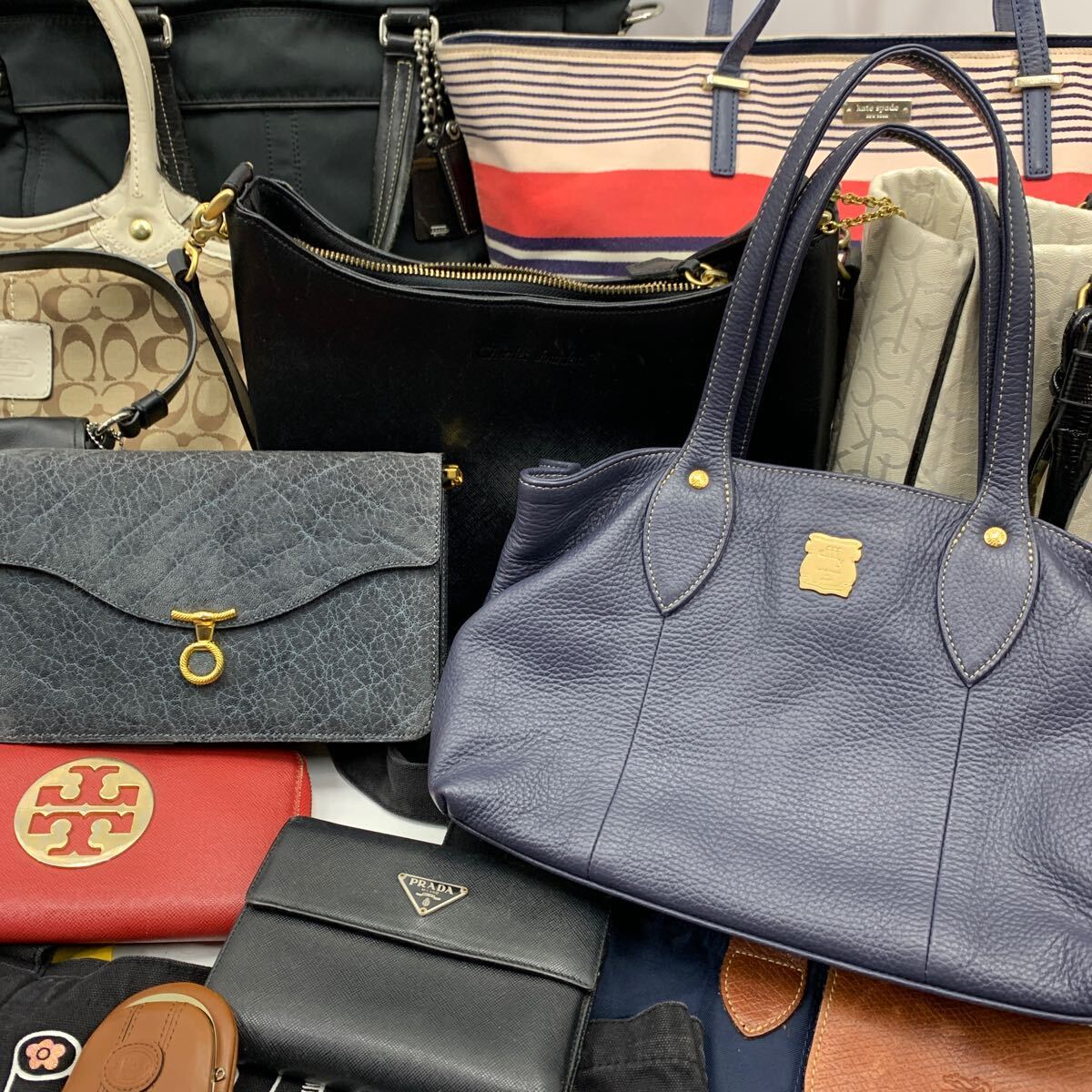 I☆まとめ売り☆ ジャンク品まとめ バッグまとめ 鞄まとめ売り ショルダーバッグ coach ロンシャン katespade カルバンクライン prada DAKS_画像3