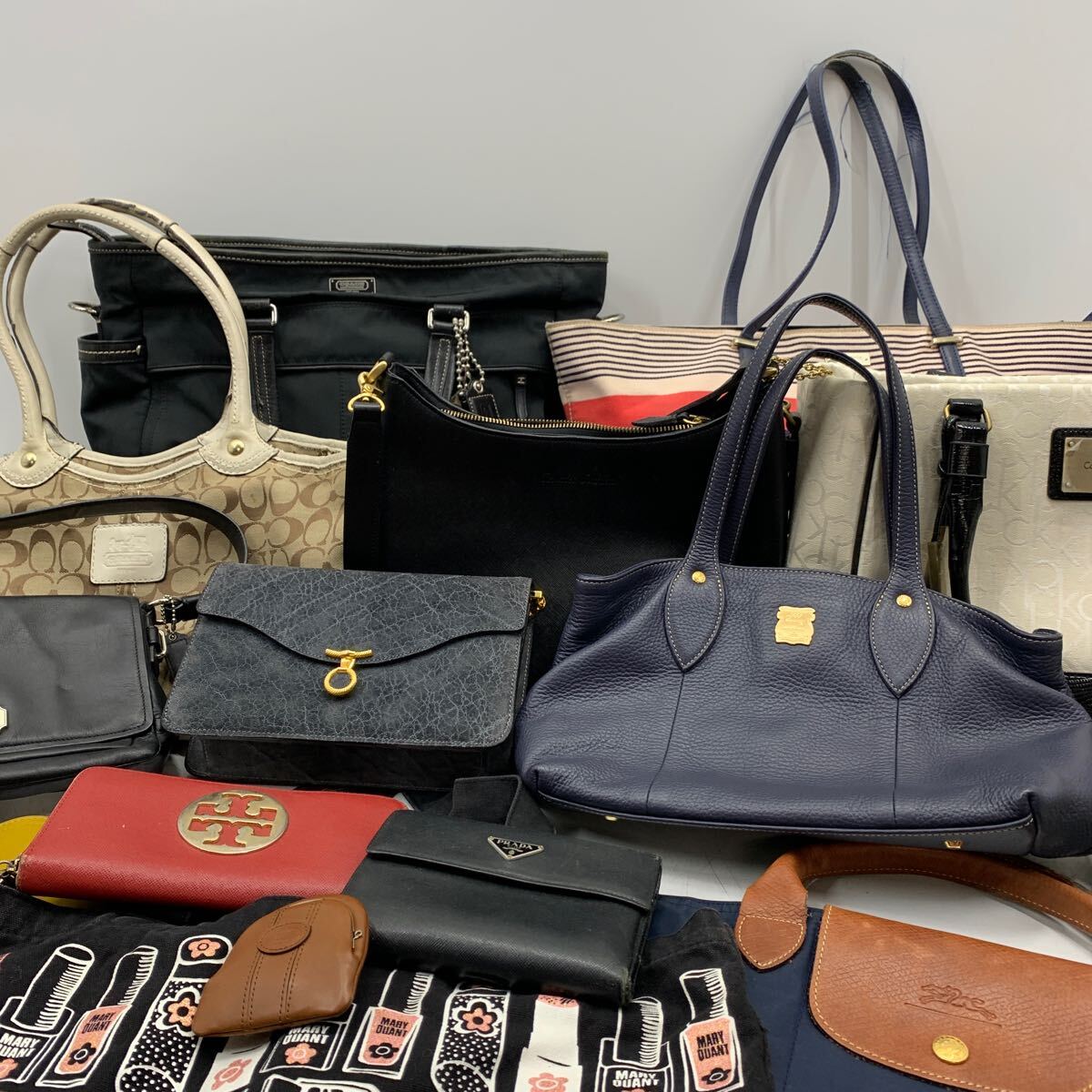 I☆まとめ売り☆ ジャンク品まとめ バッグまとめ 鞄まとめ売り ショルダーバッグ coach ロンシャン katespade カルバンクライン prada DAKS_画像10