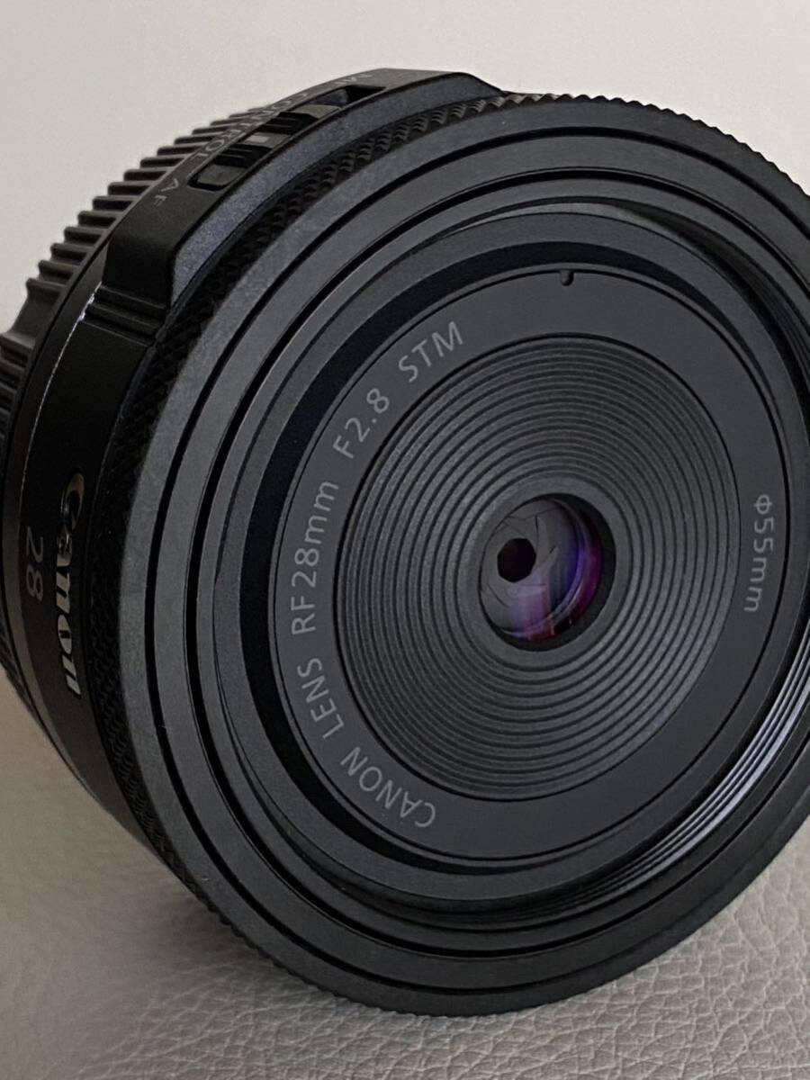 【新品・未使用】Canon キヤノン 単焦点レンRF28mm F2.8 STM 社外品新品フード付き_画像4
