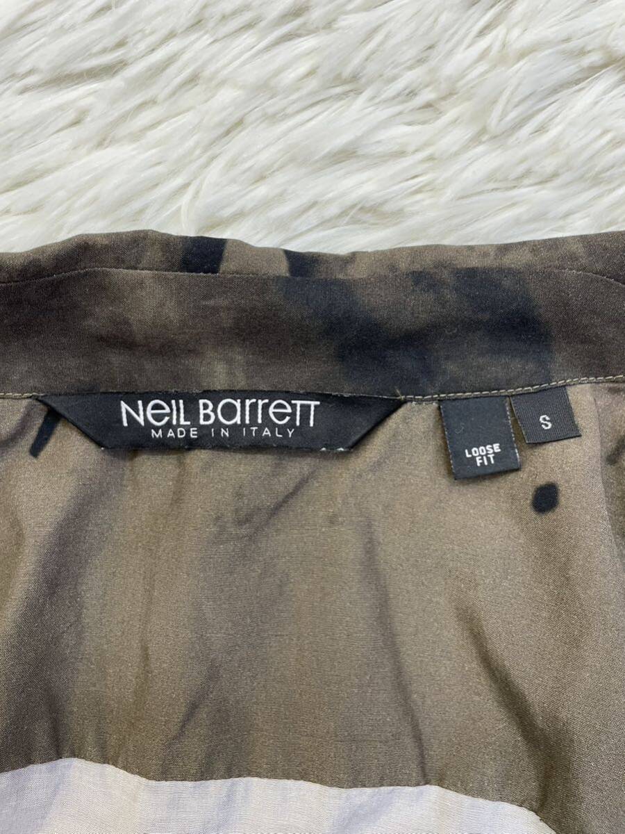 美品 NEIL BARRETT ニールバレット イタリア製 総柄 ストレッチ 半袖 シャツ LOOSE FIT メンズ Sサイズ カーキ×ブラックの画像5