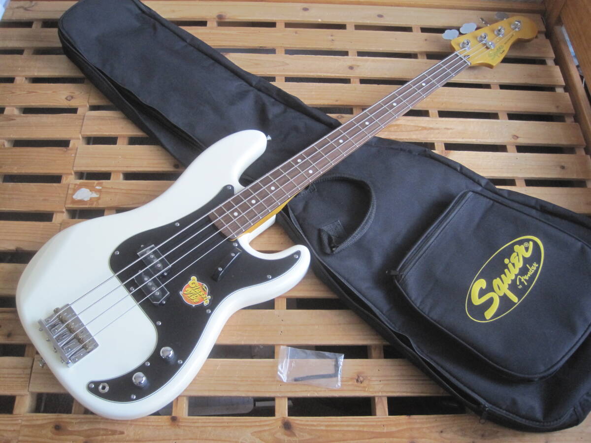 Squier by Fender(スクワイアー フェンダー)FSR Classic Vibe '60s P-Bass OWH★プレシジョンベースモデル 中古品 ソフトケース付_画像2
