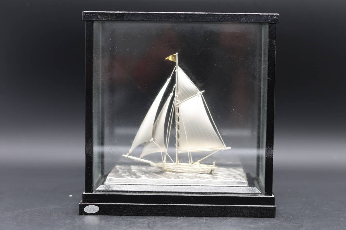 銀製ヨット　銀製刻印 銀細工 帆船 模型 ガラスケース付 置物 _画像1