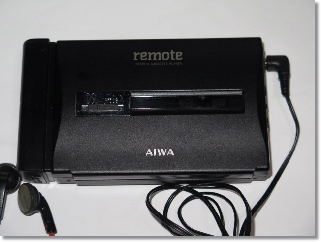 当時物 AIWA／アイワ【HS-PL35】ポータブルカセットプレーヤー 純正リモコン・外付けバッテリーケース・イヤフォン「AIWA SOUND GT」付きの画像5