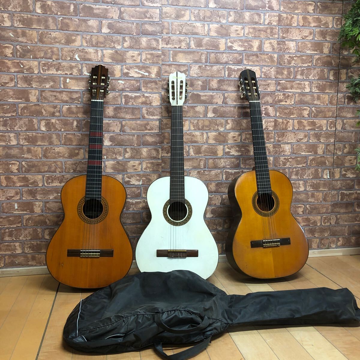 961　まとめて　クラシックギター　3本　VICTORIA　/　ホワイトギター　camco　/　SHINANO　日本製　ジャンク　現状渡し_画像1
