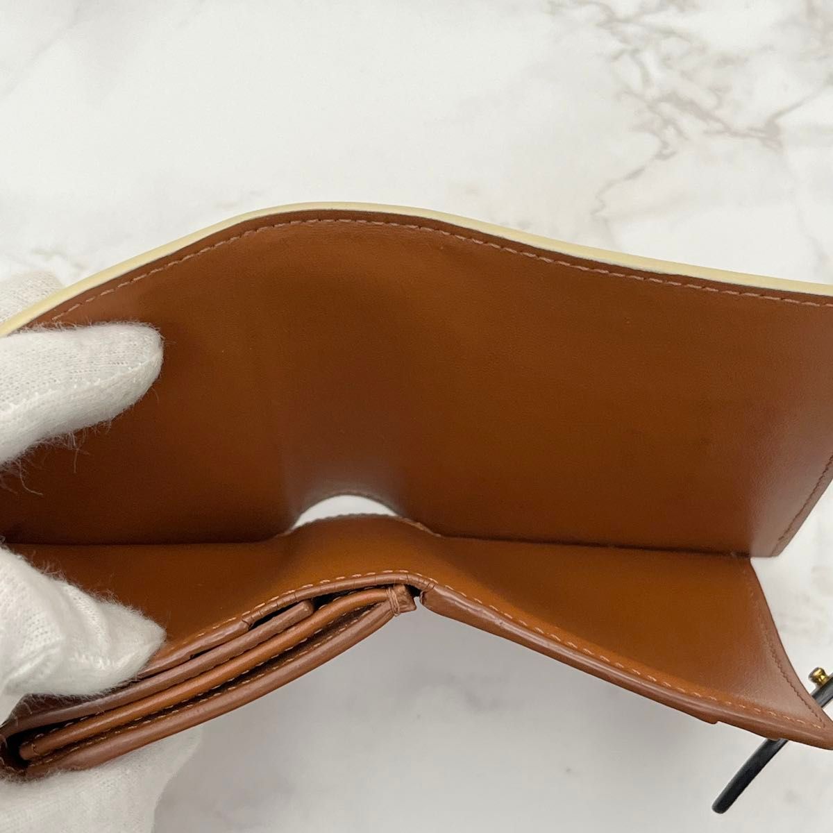 セリーヌ スモール ストラップウォレット  二つ折り財布 現行販売モデル 折財布 財布 ホワイト