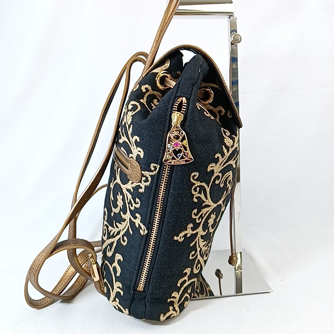 L ×[ commodity rank :B] sink Be Think Bee! embroidery total pattern Logo metal charm attaching one part leather rucksack Day Pack woman bag black group 