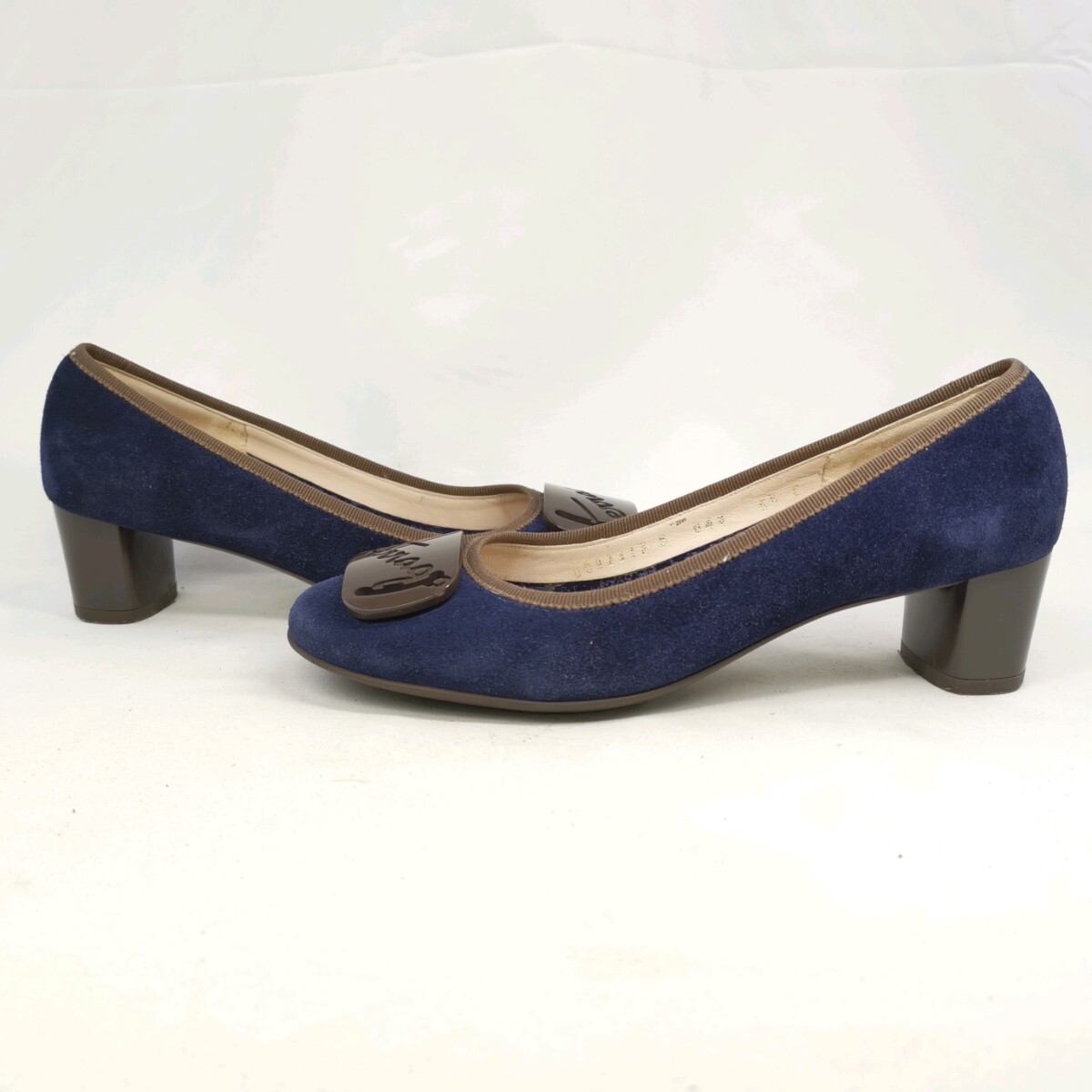 B #【商品ランク:B】 サルヴァトーレ フェラガモ Salvatore Ferragamo ヴァラ ラウンドトゥ パンプス レディース シューズ 婦人靴の画像6
