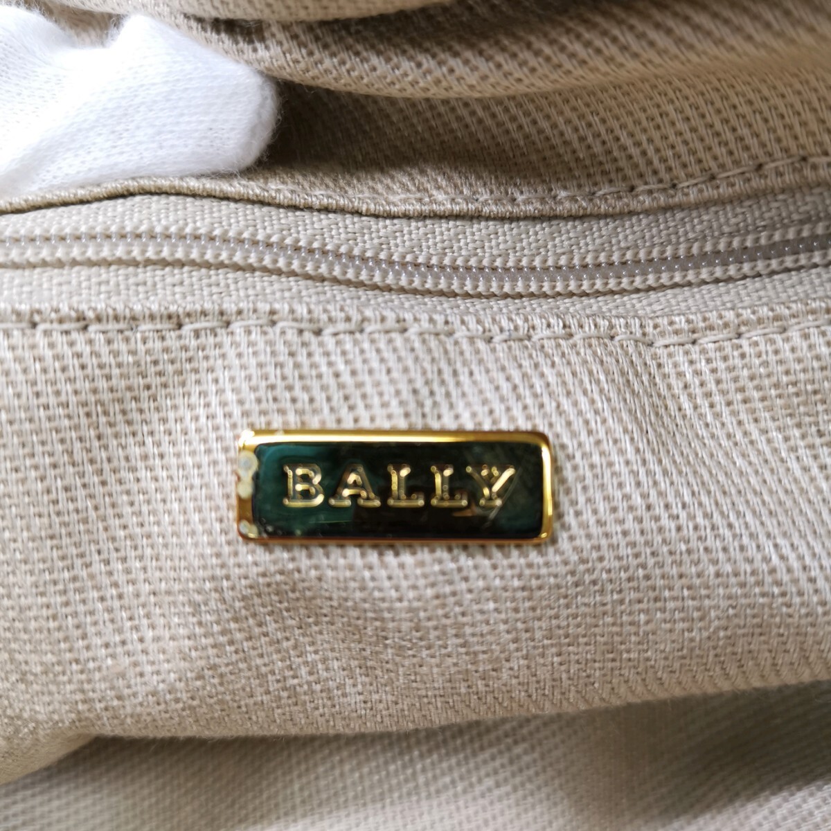 M ×【商品ランク:B】バリー BALLY レザー ゴールド金具 ロゴ型押し セミショルダー 肩掛け トートバッグ 婦人鞄 ベージュ系 白色系_画像8