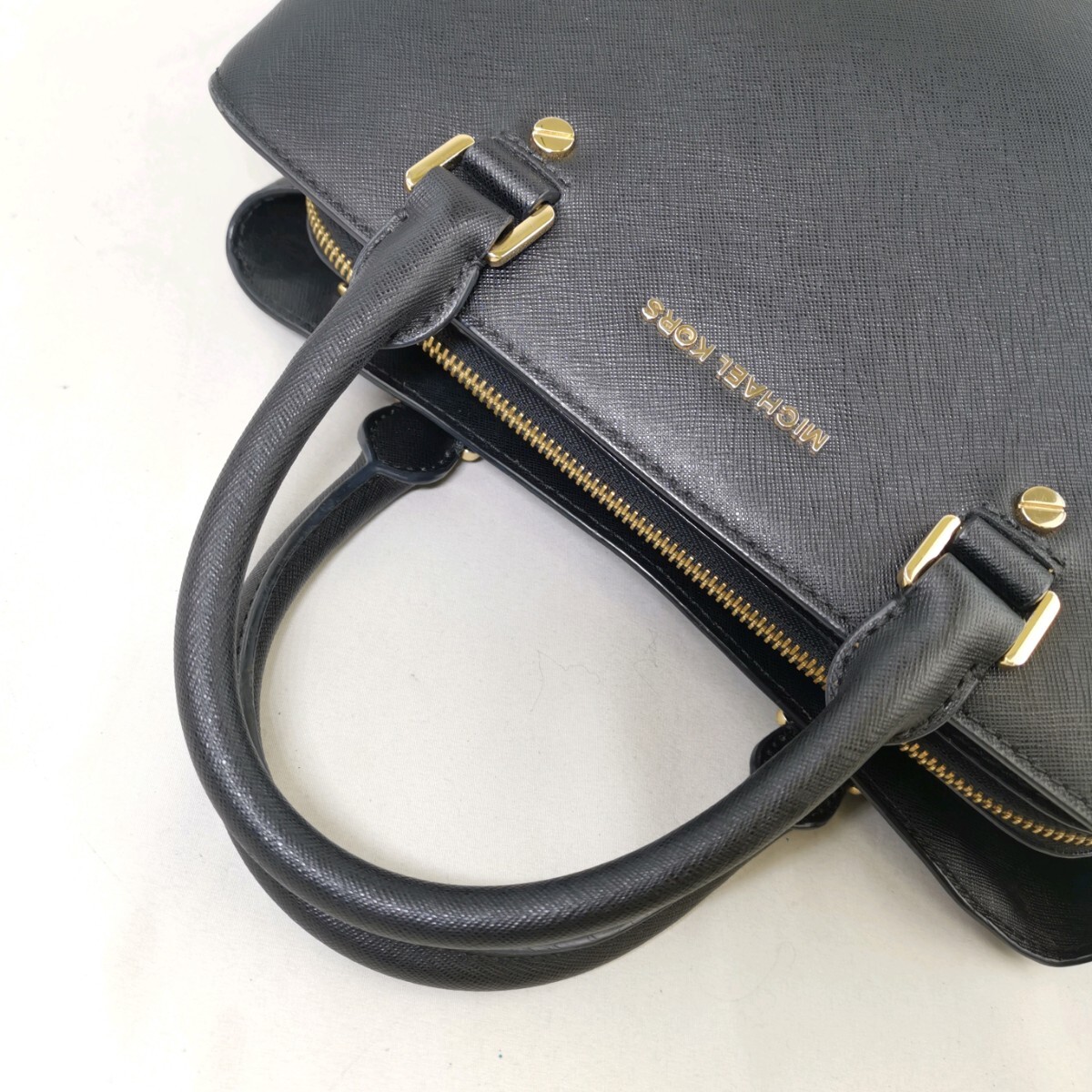 14 ×【商品ランク:B】マイケルコース MICHAEL KORS ゴールド金具 ロゴメタル レザー ハンドバッグ 手提げ トート 婦人鞄 ブラック 黒色系_画像6