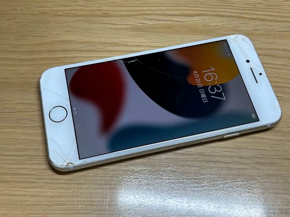 Apple iPhone 8 Silver 64GB SIMフリー　スマホ