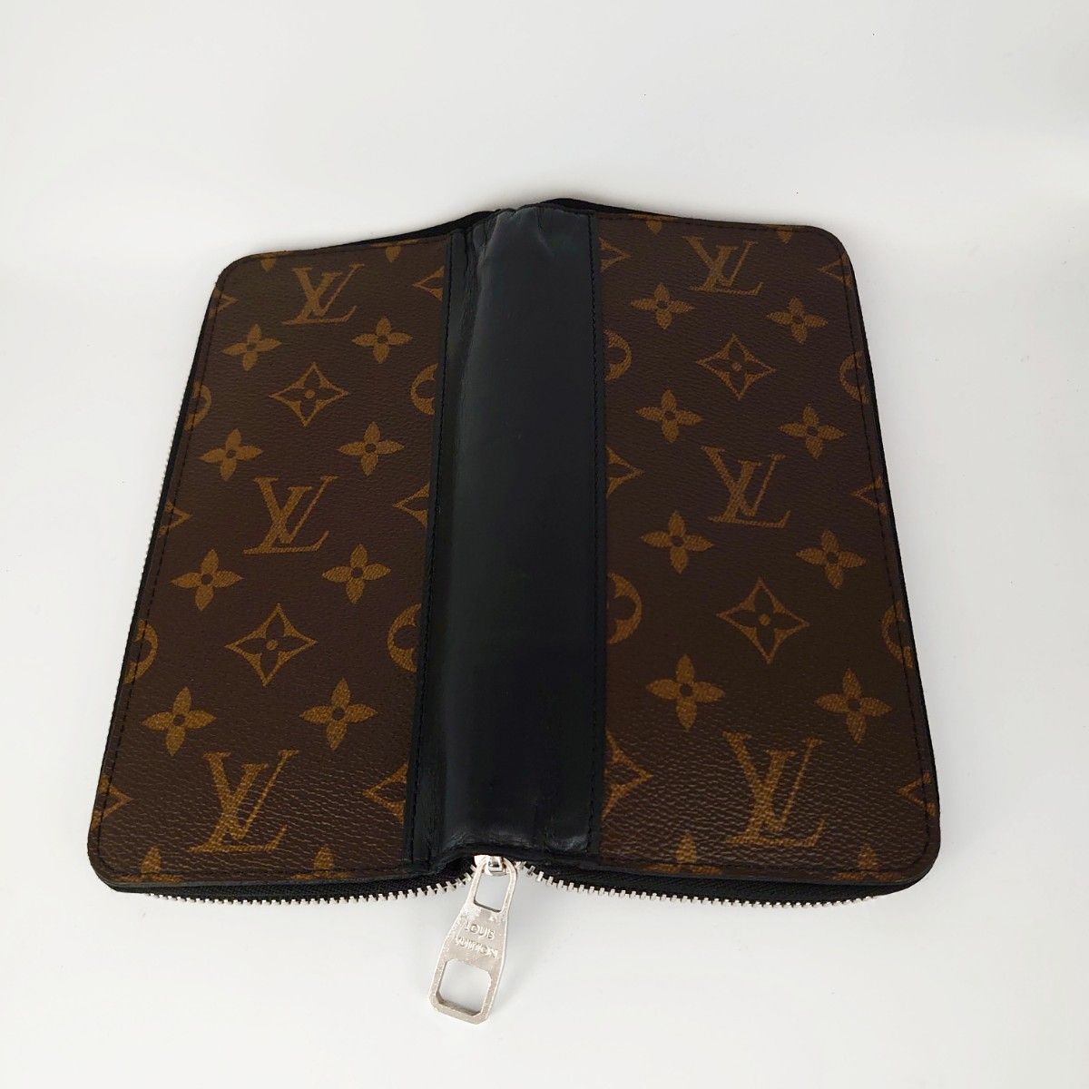 LOUISVUITTON ルイ ヴィトン ヴェルティカル モノグラム マカサー ジッピー 長財布