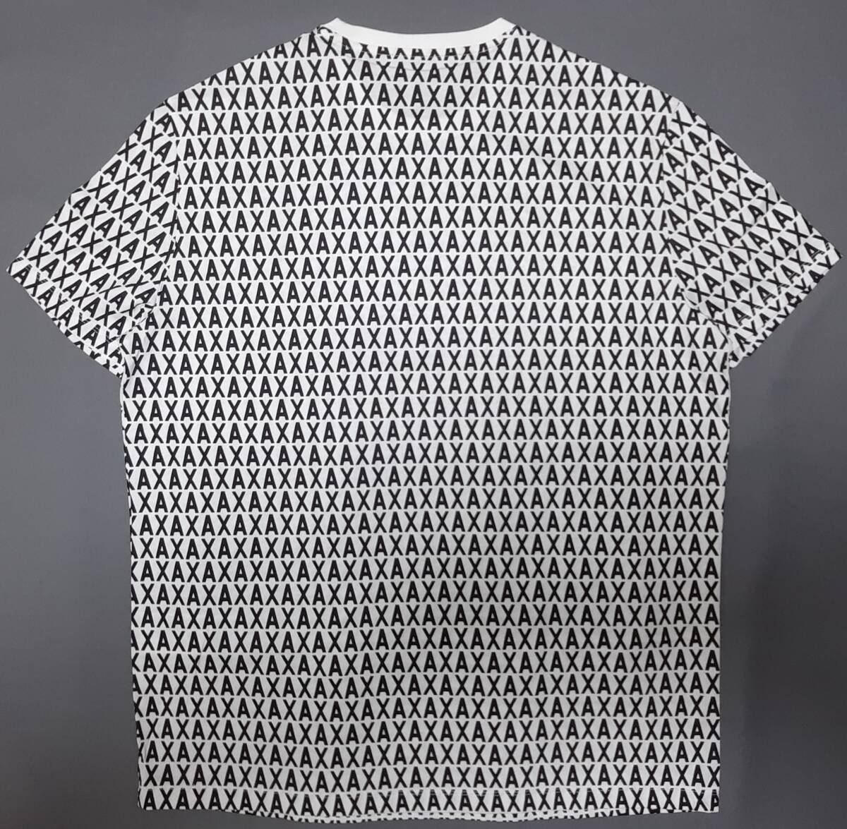 [新品] ARMANI EXCHANGE　「AX」の総ロゴ入りとなる【メンズ・半袖Tシャツ】◆2023年春夏モデル　サイズ：XXL(54相当)　◆色：白＆紺_画像2
