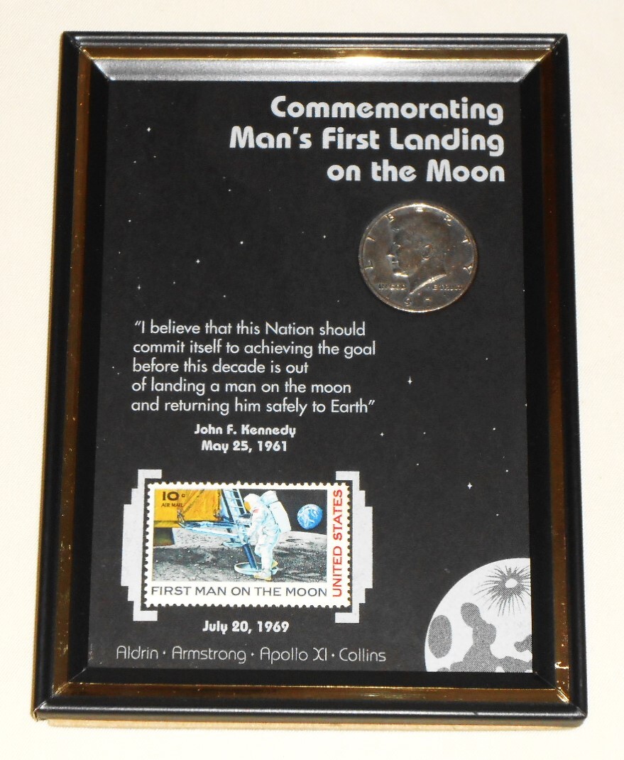 COMMEMORATING MAN'S FIRST LANDING ON THE MOON ケネディコイン1971年＆アポロ11号記念切手の画像1