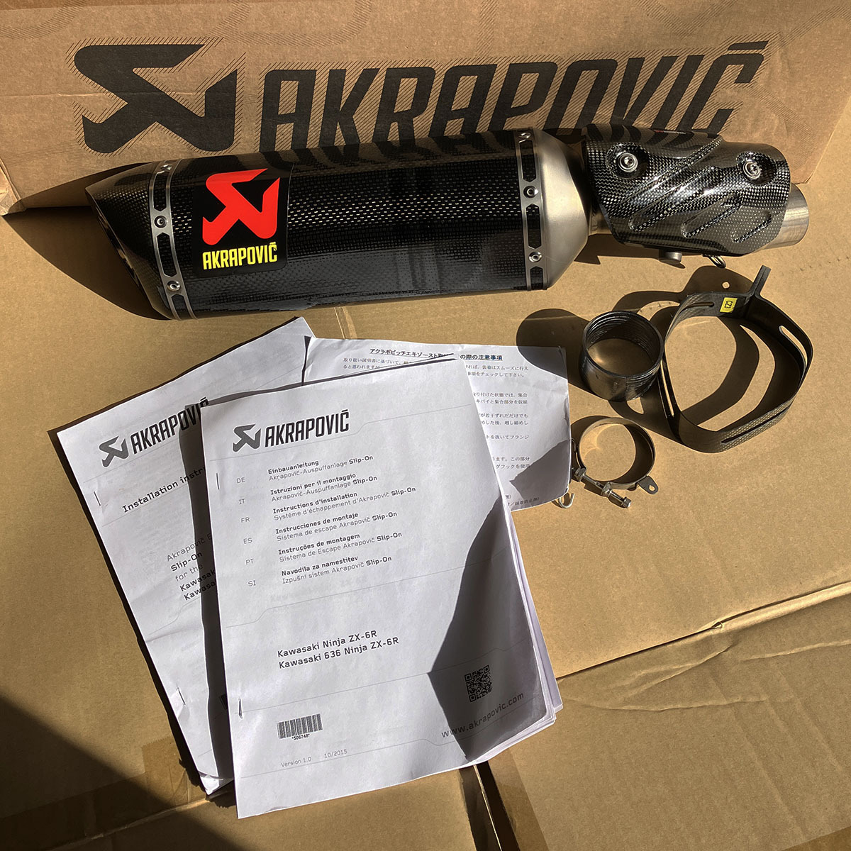 【美品】AKRAPOVIC ZX-6R用 スリップオンライン カーボン JMCA 2BL-ZX636G アクラポビッチ カワサキの画像1