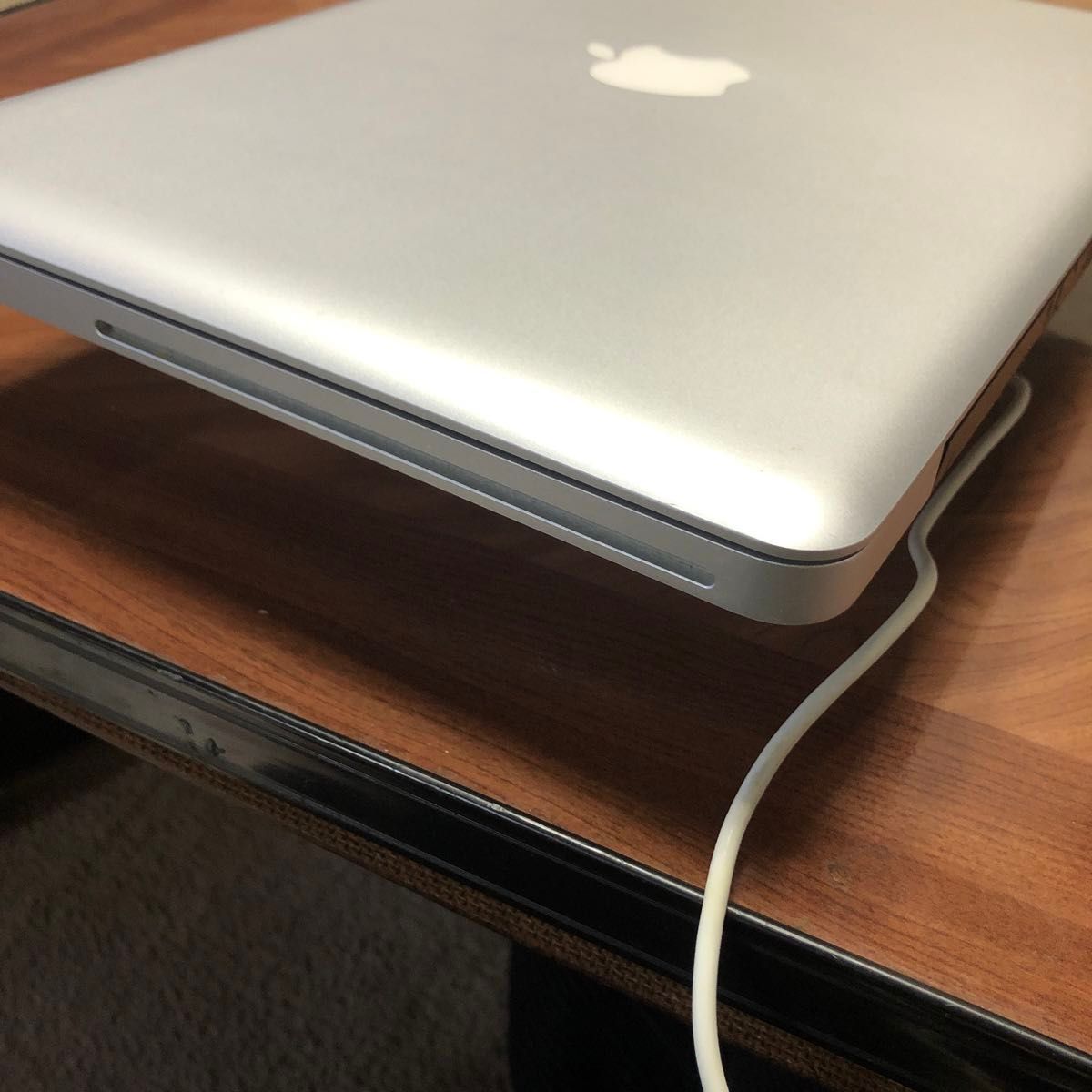 MacBook 2008年になります。よろしくお願いします。