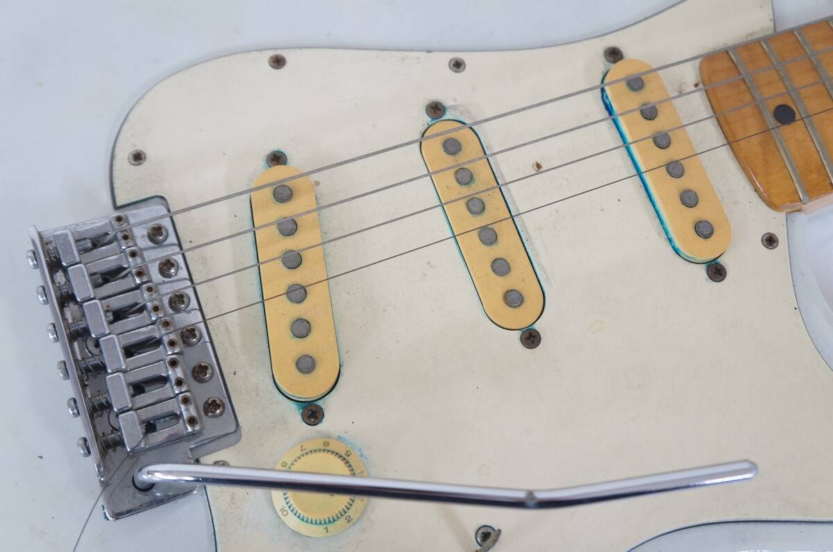 メーカー不明 ストラトタイプ JAPAN エレキギター 弦楽器 ソフトケース付き 4504191611の画像2