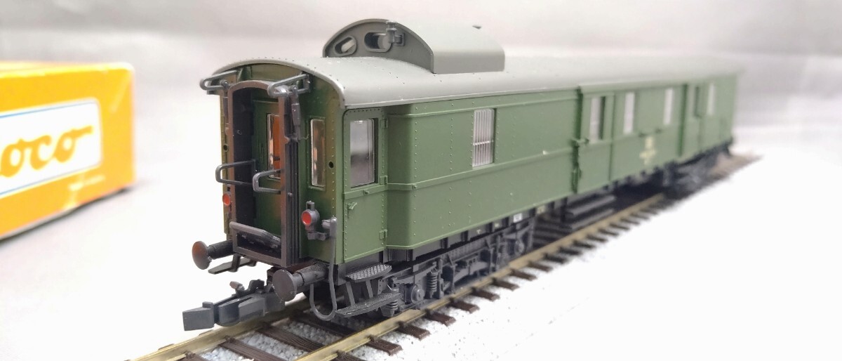 ROCO HO gauge 44556 DB luggage car a bit old. 