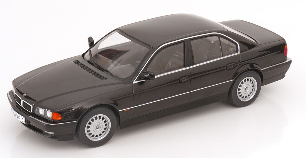 ＜予約品＞　KK scale 1/18 BMW 740i E38 1.series 1994　ブラックメタリック_画像1