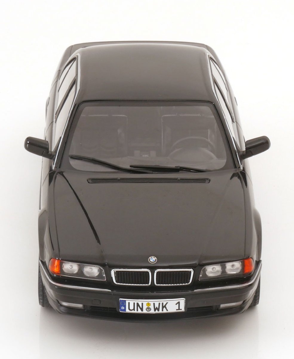 ＜予約品＞　KK scale 1/18 BMW 740i E38 1.series 1994　ブラックメタリック_画像3