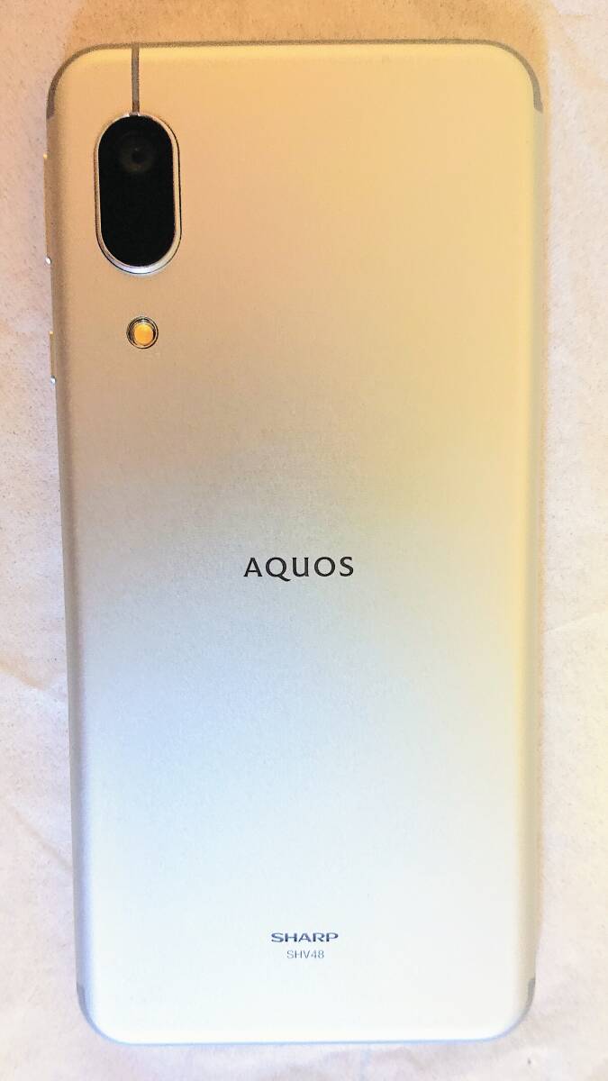 シャープ SHV48 AQUOS Sense3 basic 中古白ロム 美品 スマートフォン シルバー スマホ simロック解除済 残債なし auの画像2